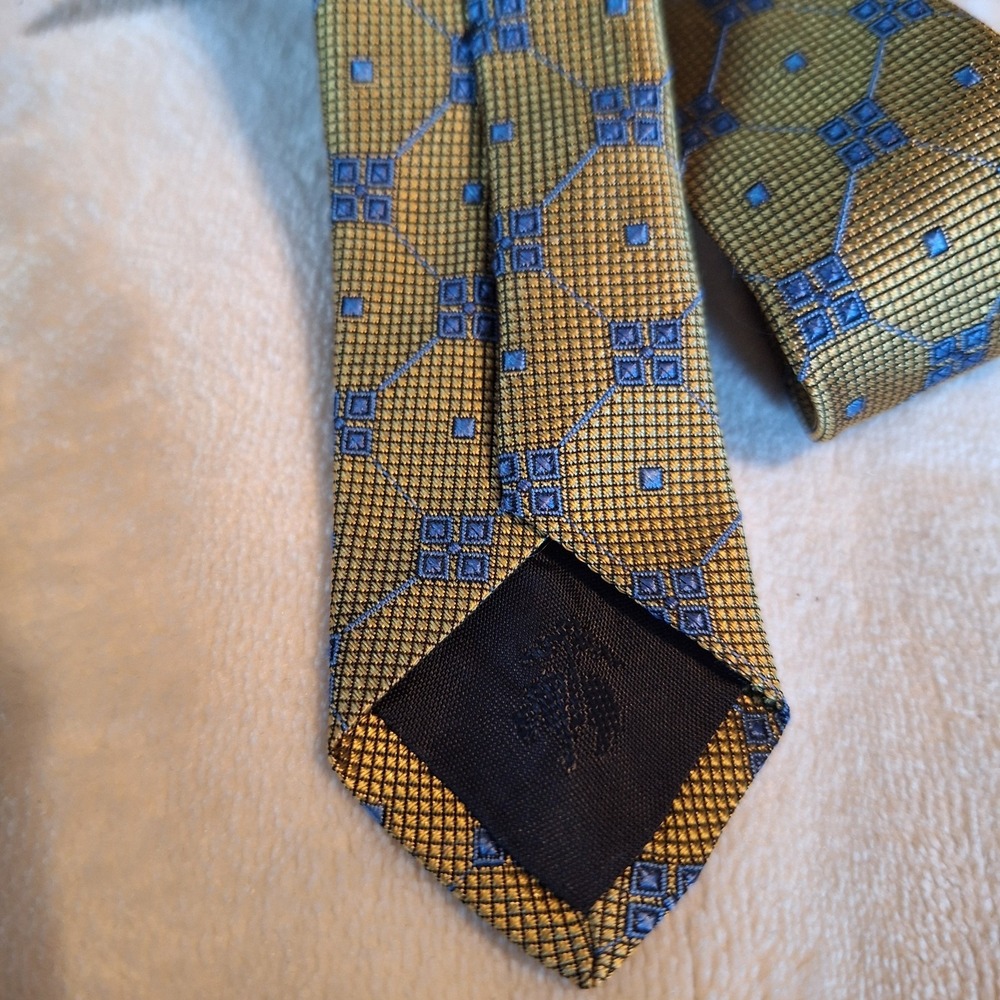Brooks Brothers 346 Classic Necktie Gold Blue Medallion Geometric Silk Tie - Picture 6 of 7